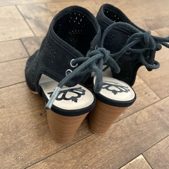 Open toe bootie with laces back - Picture 3 of 3